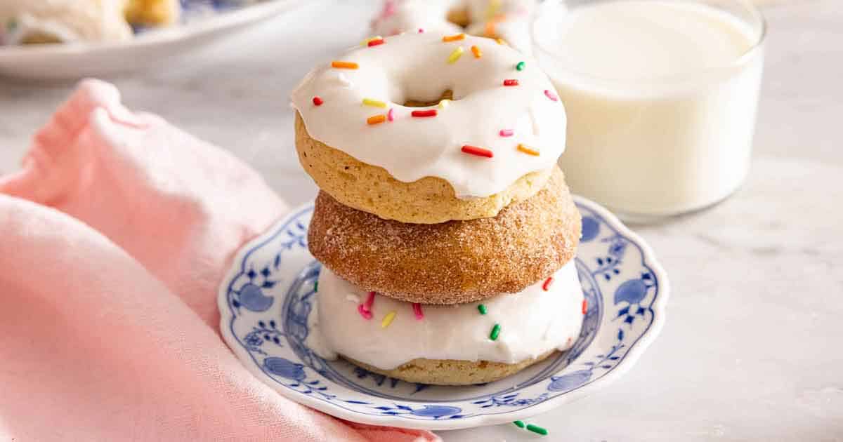 Easy Baked Donuts: Fluffy & Moist in 30 Minutes (No Frying!)